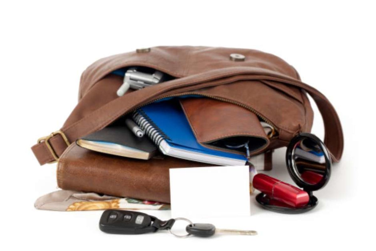 چگونه يک کيف دستی زنانه را مرتب کنيد