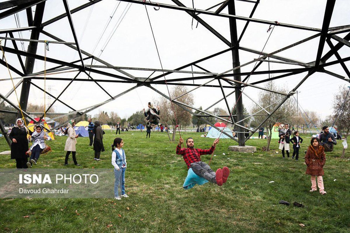 عکس: بازی با مرگ در روز طبیعت