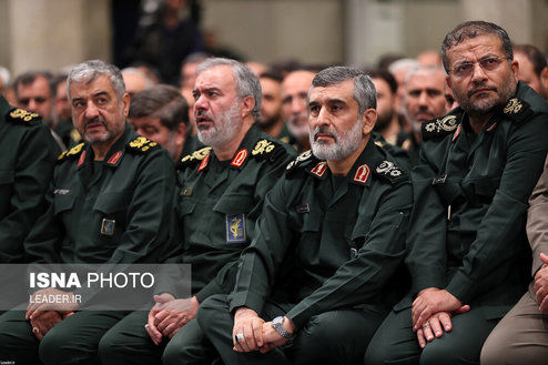 عکسی از سردار سلیمانی در دیدار با رهبر انقلاب