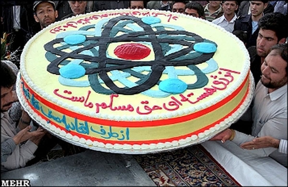 تصویر: توزیع کیک هسته ای در شیراز