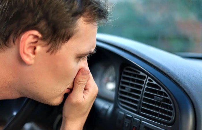 مهمترین دلایل بوی بنزین داخل خودرو