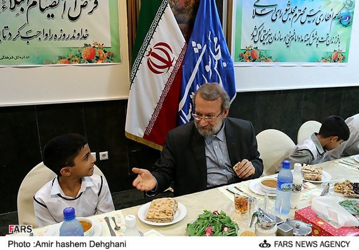 لاریجانی در مراسم افطاری ایتام/تصاویر