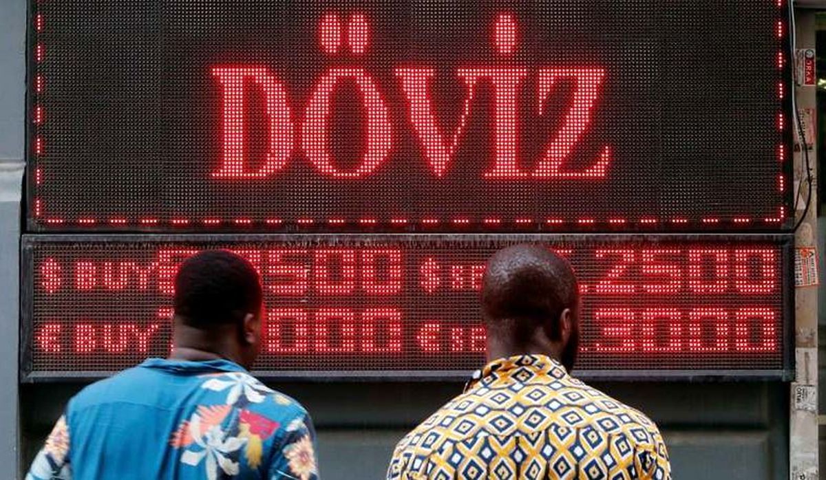 رکود ترکیه رسمی می‌شود/با افزایش تورم به بیش از ۲۰ درصد اقتصاد ترکیه در حال آب شدن است/اقتصاد از رشد باز ایستاده و حتی شروع به کوچک‌تر شدن کرده است/عوامل کلیدی رکود: فرار شدید سرمایه‌ی خارجی و افزایش قیمت ارز‌های خارجی