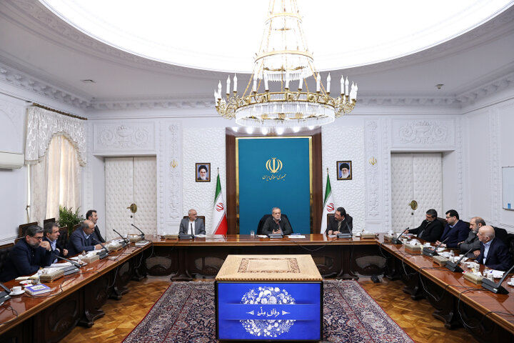 پزشکیان: موانع تولید و صنعت را با حضور فعال تولیدکنندگان برطرف می‌کنیم / ما وارث ناترازی‌ها هستیم