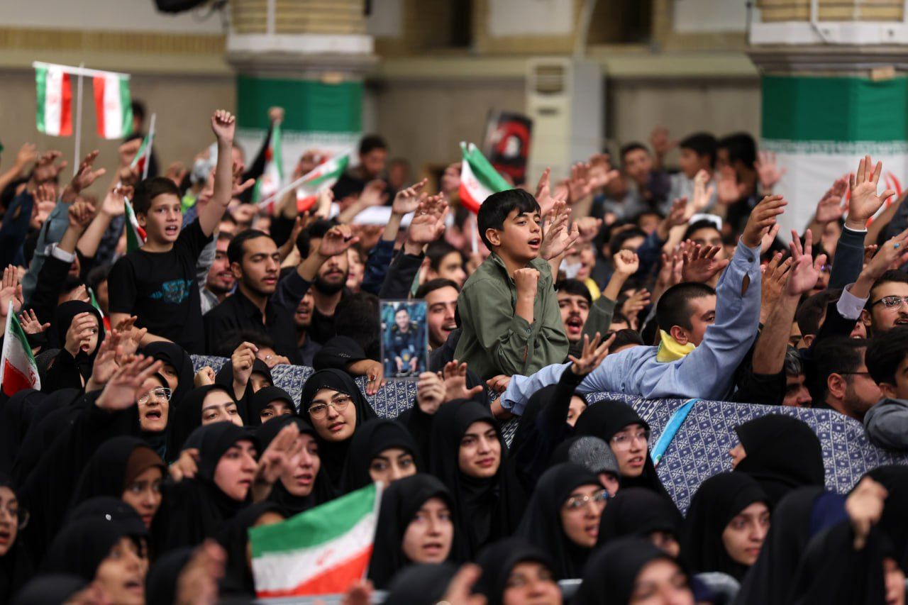 رهبر انقلاب: علت اختلاف جمهوری اسلامی و آمریکا شعار «مرگ بر آمریکا» نیست