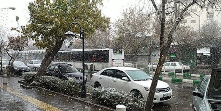  بارش برف در تهران آغاز شد