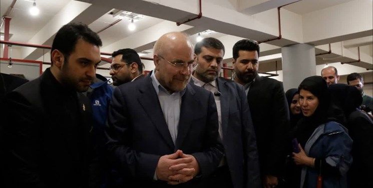 گفت‌وگوی صمیمانه قالیباف با هنرمندان معلول جشنواره هنری همام