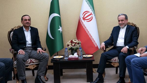 در دیدار عاصم منیر با عراقچی در تهران چه گذشت؟