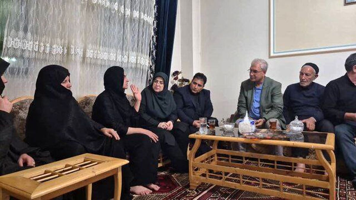 جاری شدن اشک‌های ربیعی و سخنگوی دولت در منزل مرحومه الهه حسین‌ نژاد