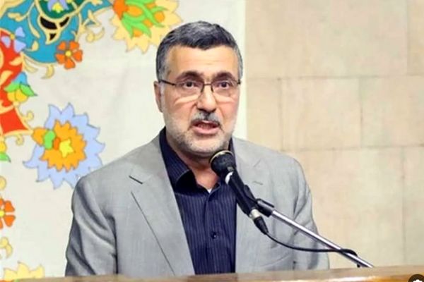 انتقاد تند یک دانشجو از وزیر بهداشت درباره دریافت سکه از بیمار