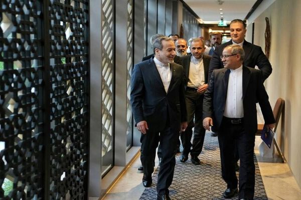 دومین دور مذاکرات هسته‌ای ایران و آمریکا در ژنو | لغو تحریم‌ها اولویت اصلی مذاکرات هسته‌ای | اظهارات عراقچی | زمان دور بعدی مذاکرات