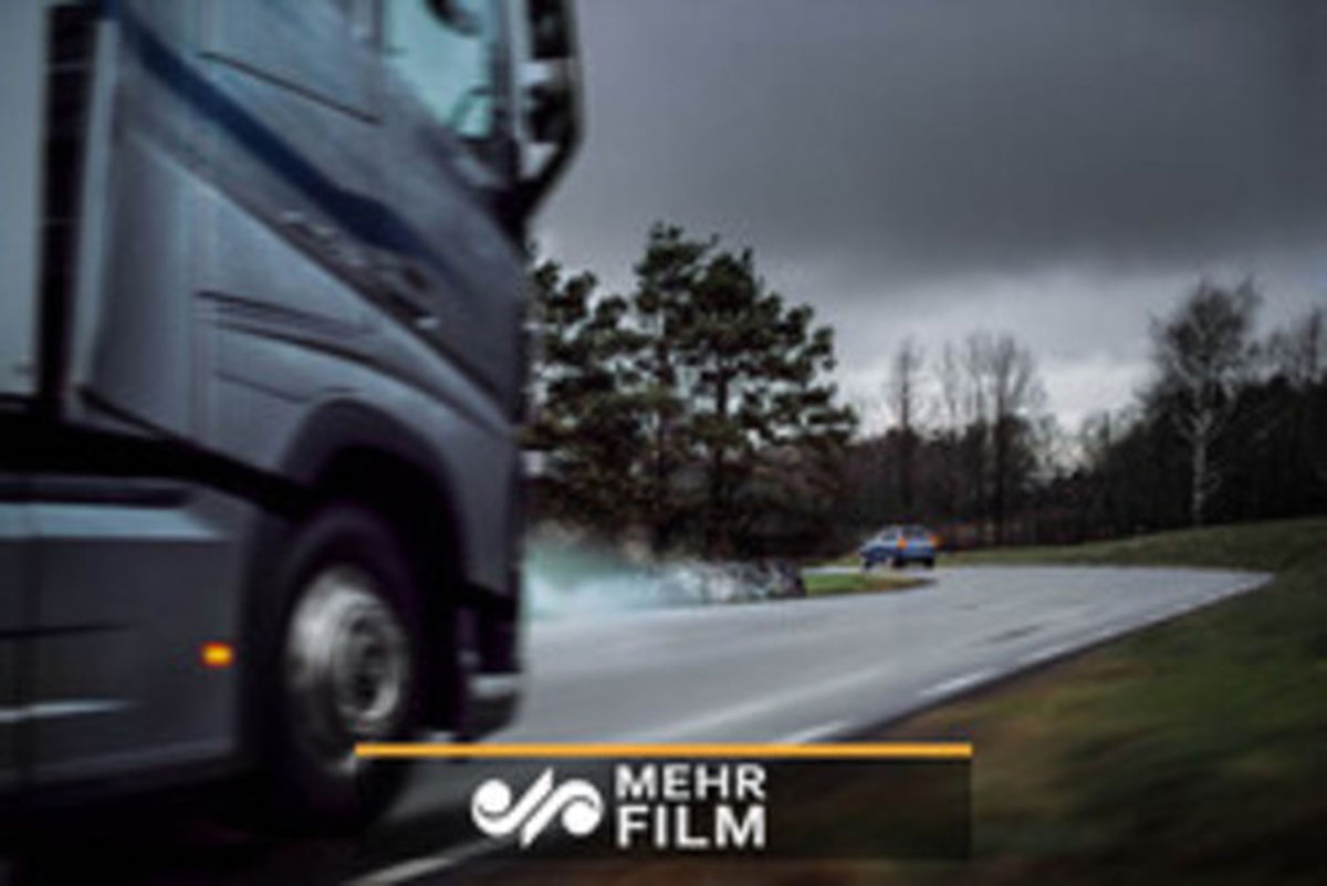 فیلم: کامیونی که ۱کیلومتر ماشینی را هول داد!