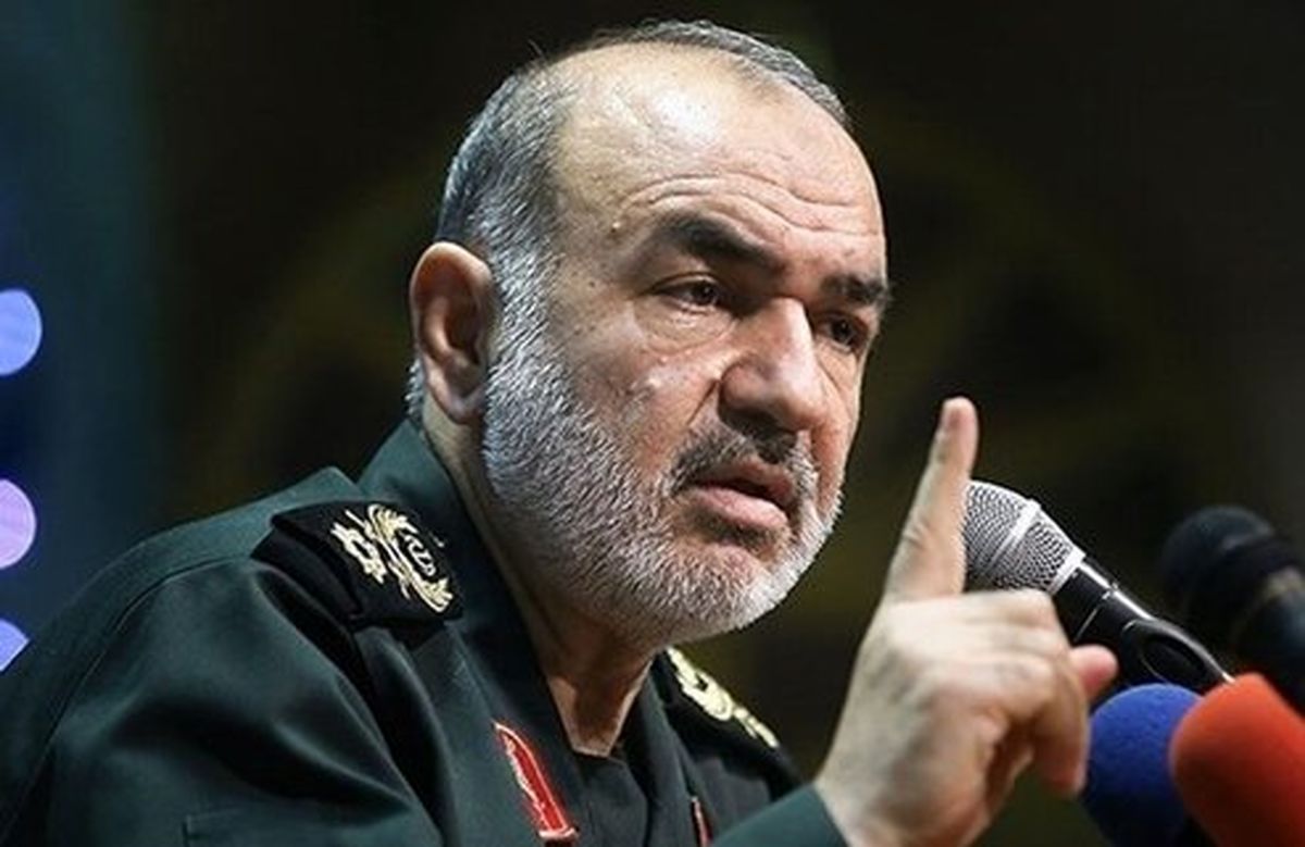 سرلشکر سلامی: گزینههای روی میز دشمن ضعیف و دیگر اثر ندارد
