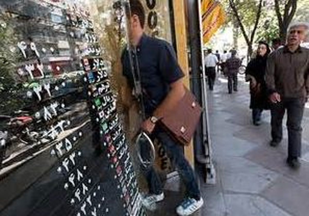 آیا دلار باید حوالی ۳۰۰۰ تومان تثبیت شود؟/ واکنش بازار به گفتگوی روحانی و اوباما