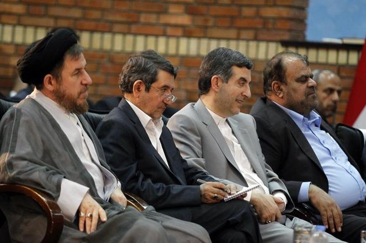 عکس/ رستم و اسفندیار در سفر احمدینژاد