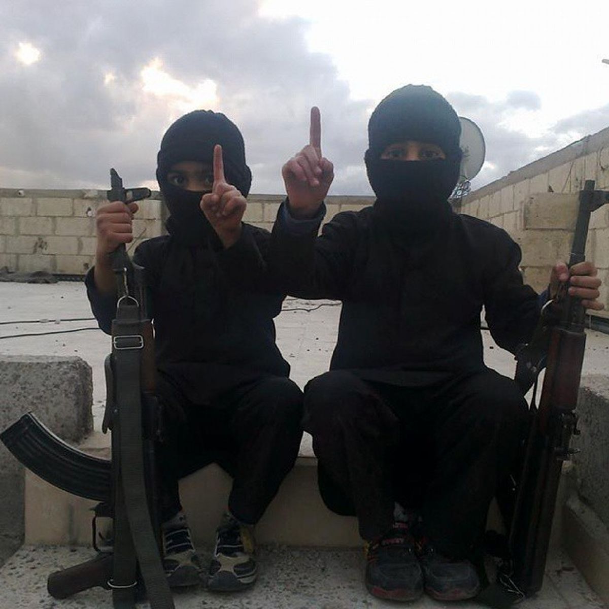 عکس/ کودکان مسلح داعش !
