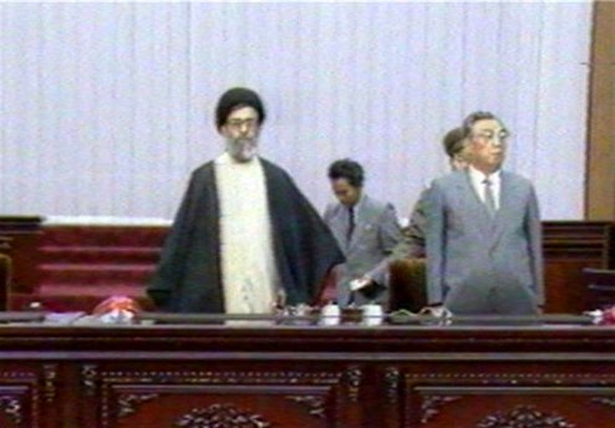 تصویری قدیمی از آیت‌الله خامنه‌ای در کره شمالی