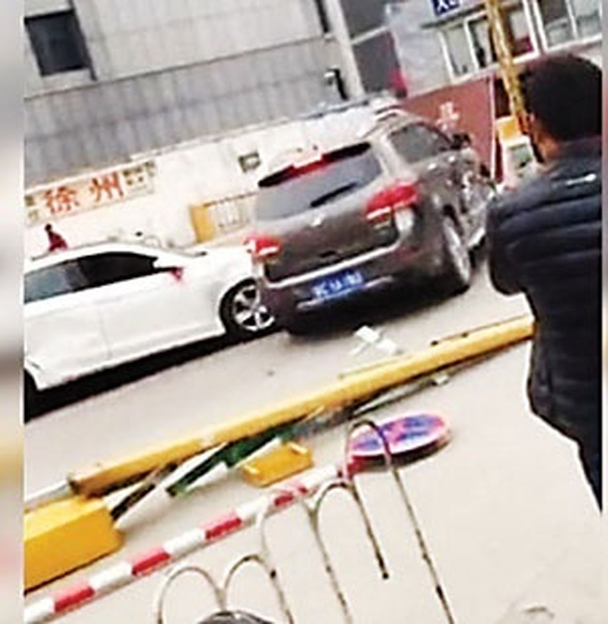 دعوای زن و شوهری با خودرو! +عکس