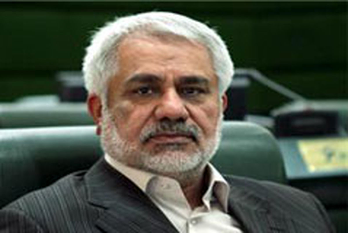 خارج کردن ارز از کشور خیانت است/ بالا رفتن قیمت دلار فرصتی برای تقویت تولید داخلی است