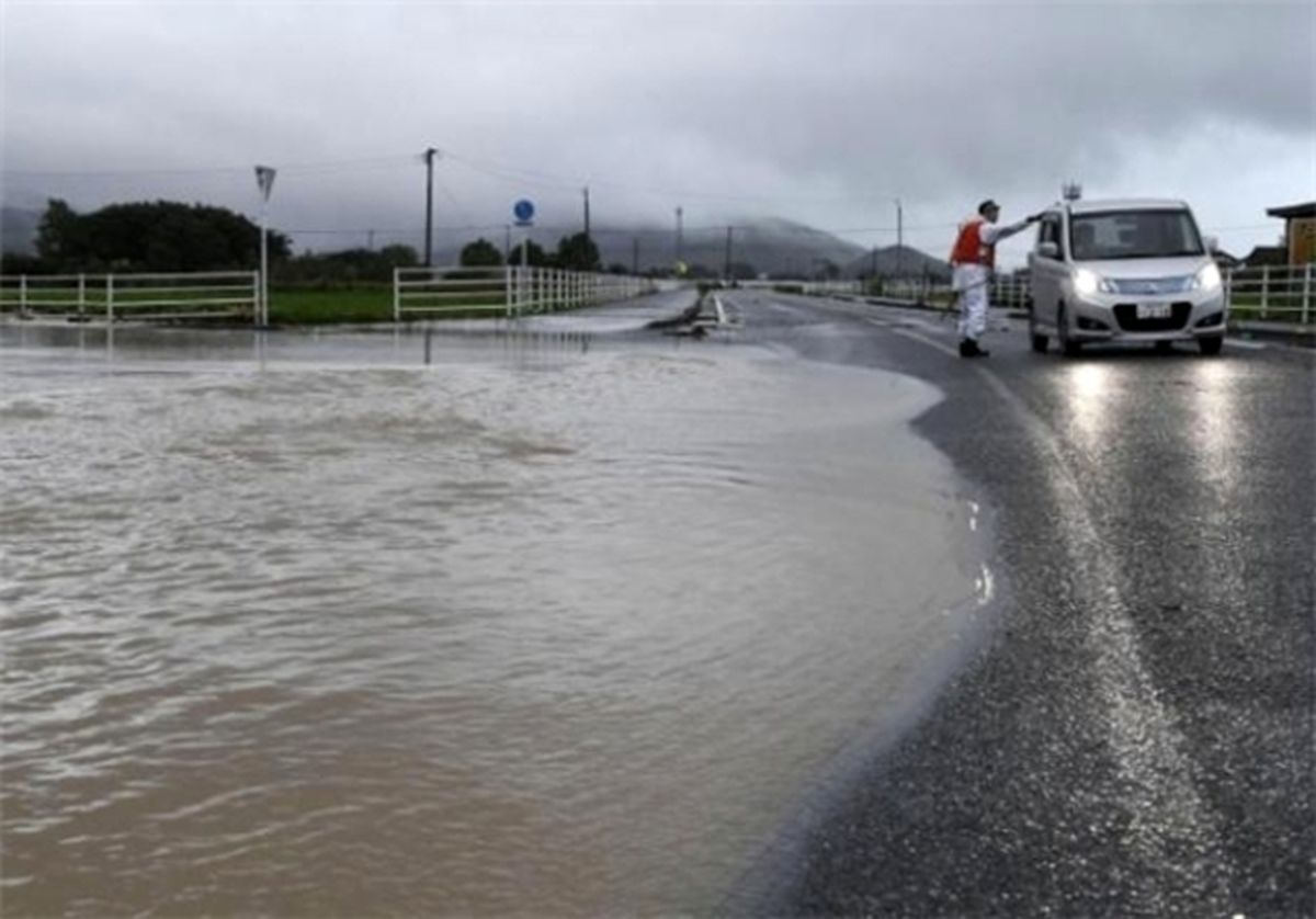 باران سیل‌آسا صدها هزار ژاپنی را آواره کرد +تصاویر