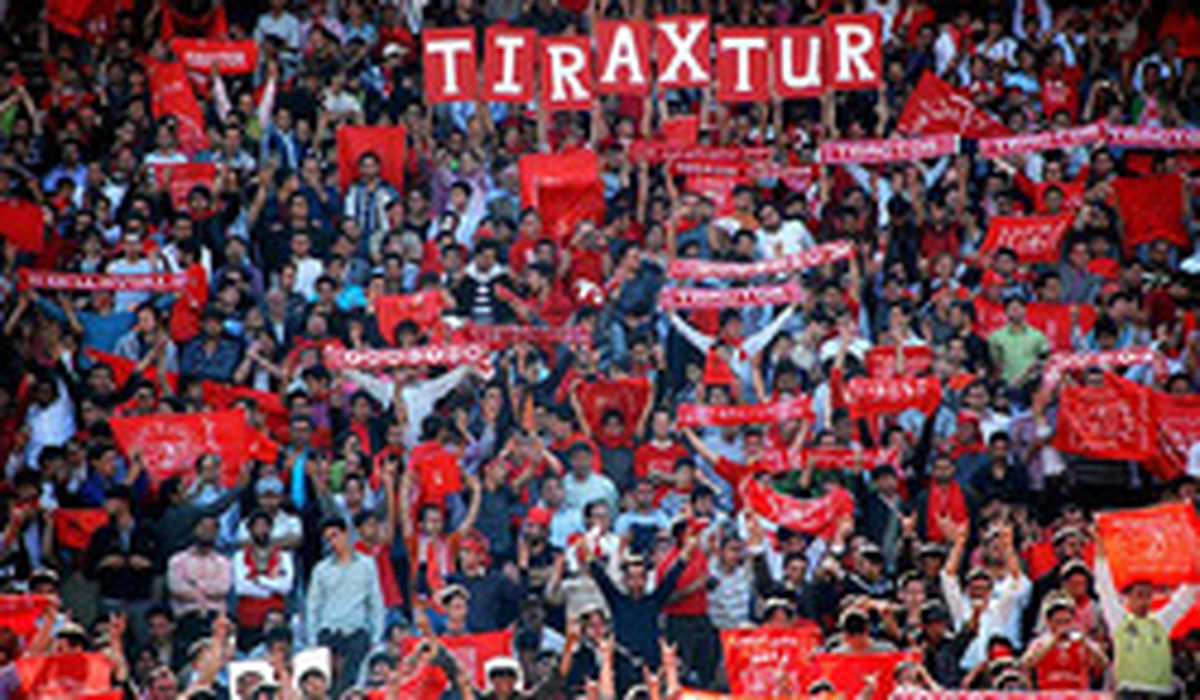 حرکت جنجالی سرمربی مشهور قبل از بازی با تراکتور +عکس