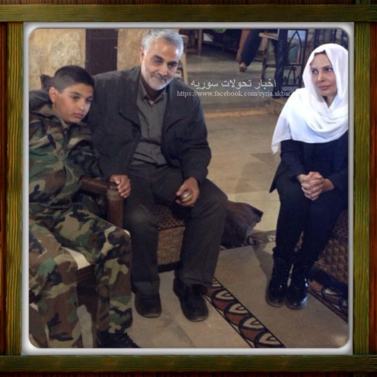 عکس/حاج قاسم کنار خانواده شهید سوری