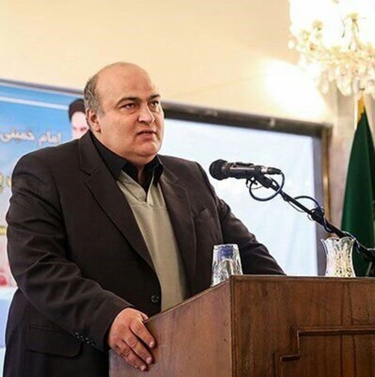 چرا پمپئو برای حادثه کوچک استر واکنش نشان می دهد؟