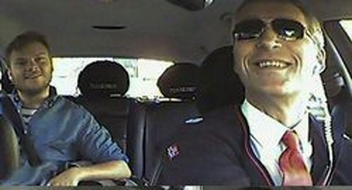 کار جالب نخست وزیر برای با خبر شدن از مشکلات! +عکس