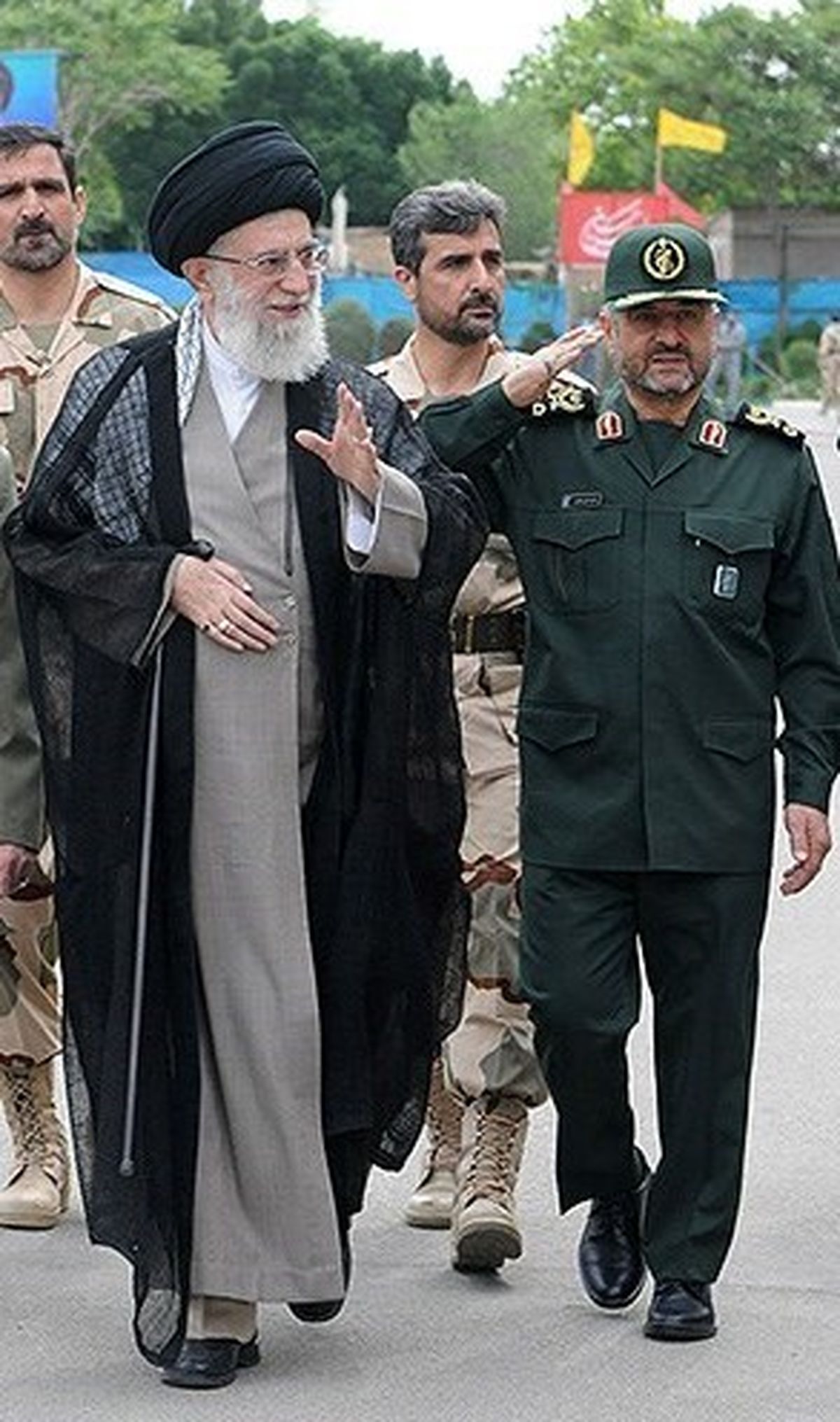 رویش‌های انقلاب بر ریزش‌ها غلبه کرده است/ نسل نو باید بر افق‌ آینده و تشکیل «تمدن نوین اسلامی» تمرکز کند