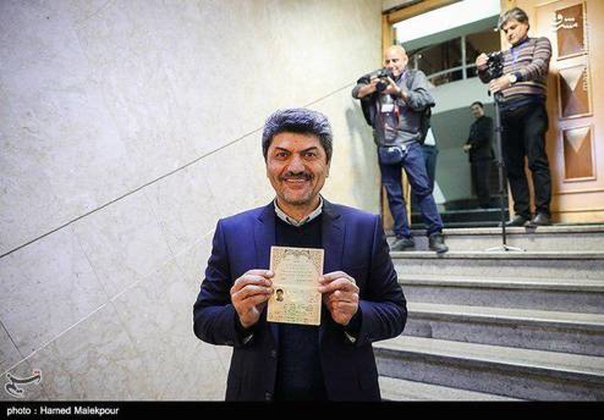 ثبتنام مجری اخبار در انتخابات مجلس +عکس