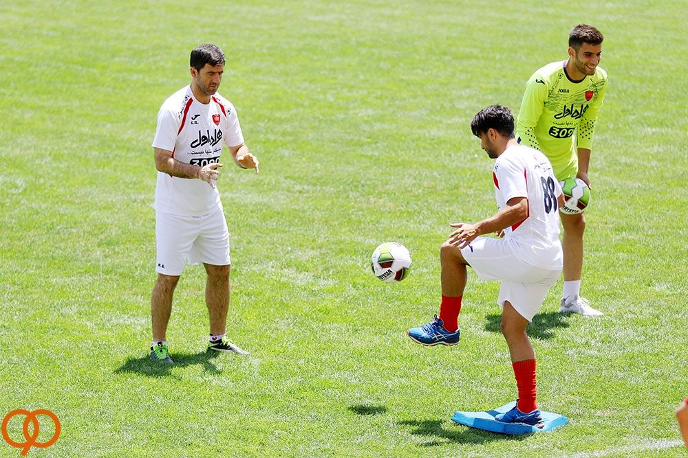 عکس: بزرگتر پرسپولیس بالای سر جوانها