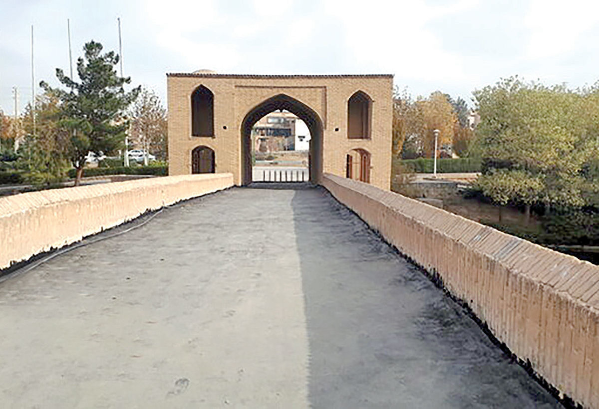 قیر روی جان اصفهان! 