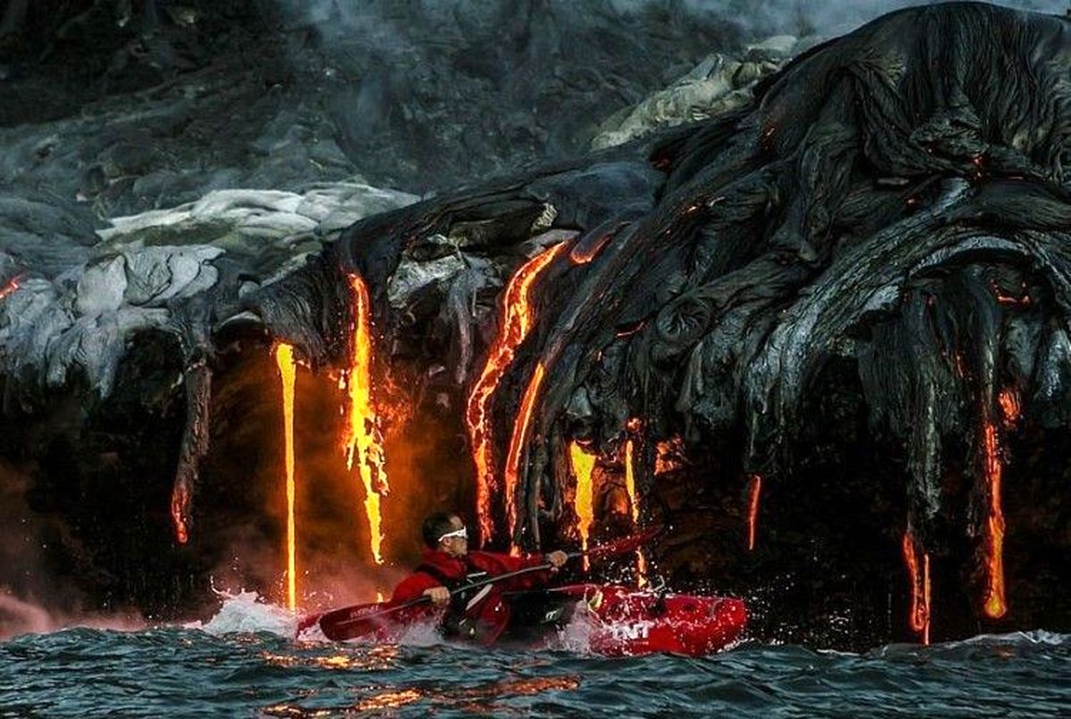 قایقرانی در رودخانه ای از آتش/عکس