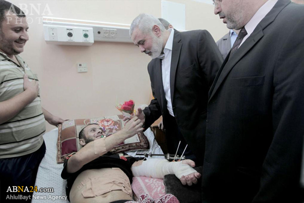 عیادت هنیه از مجروحان انتفاضه قدس + تصاویر