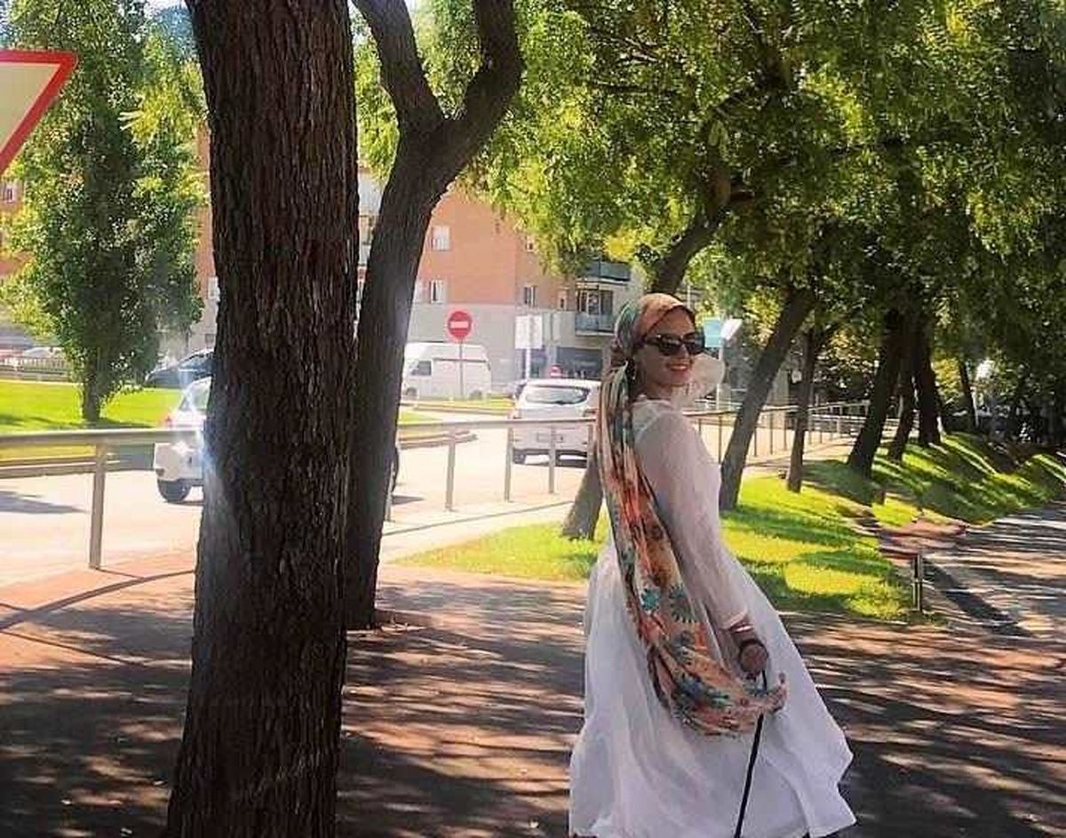 عکس: تیپ خانم بازیگر در خیابان‌های لندن