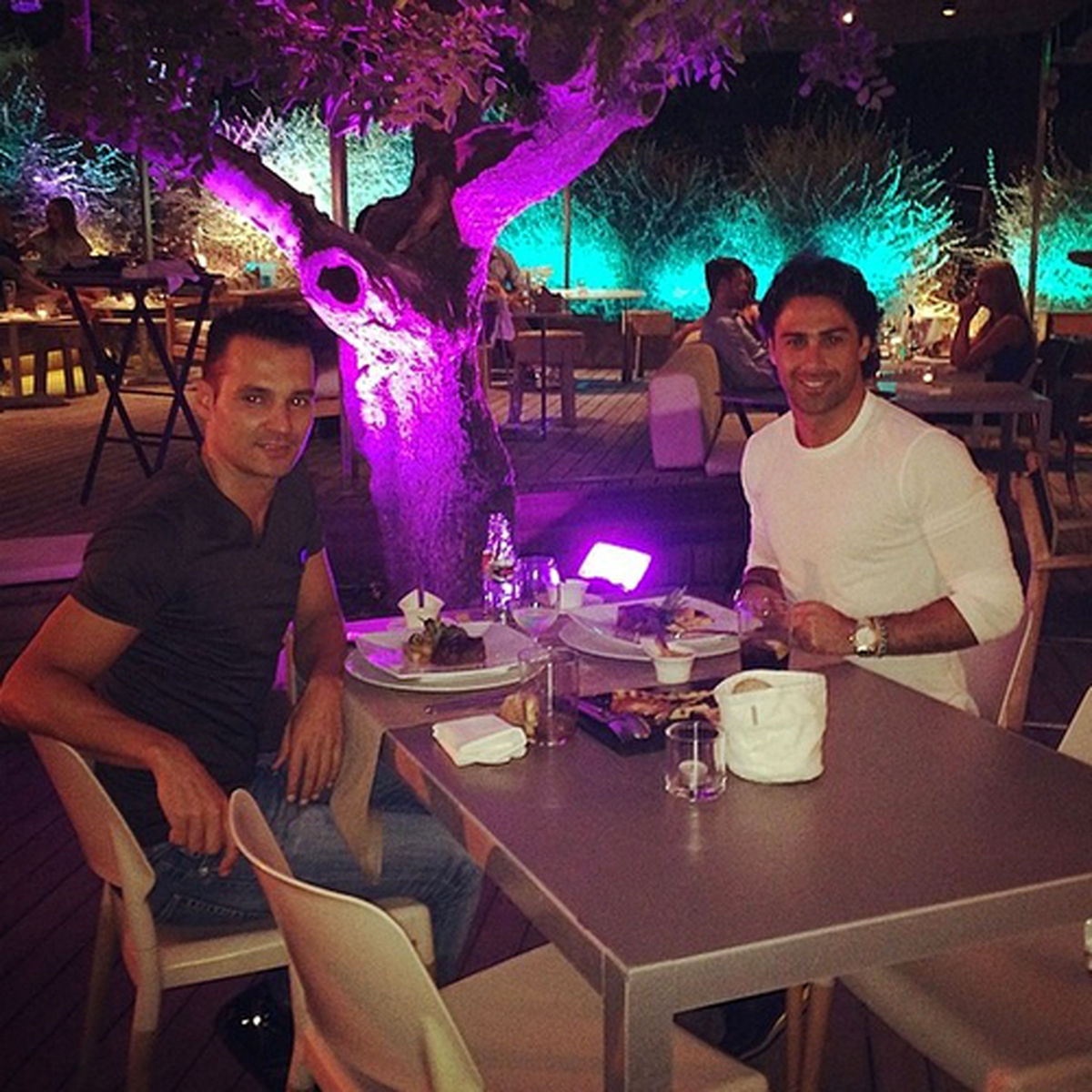 فرهاد مجیدی در رستوران اروپایی/عکس