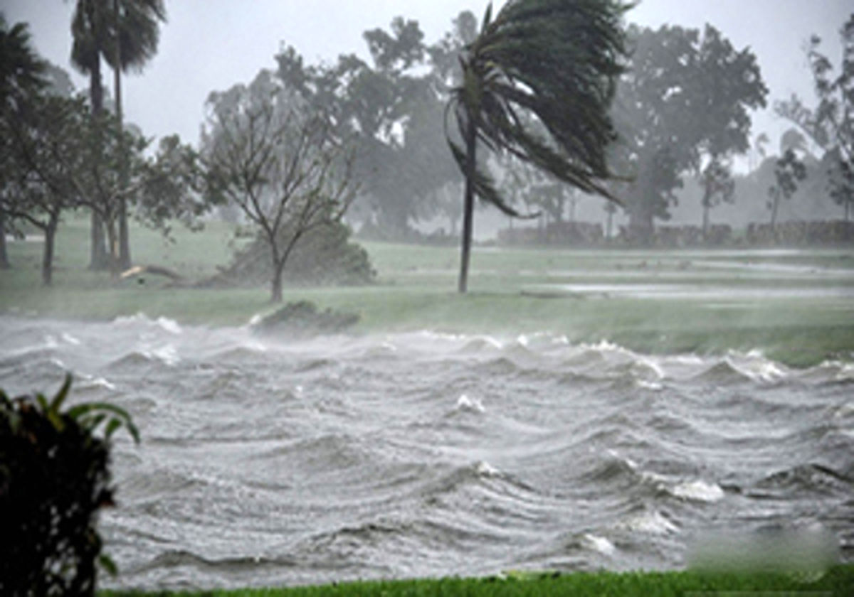 طوفان وحشتناکی در ژاپن که خانه‌ها و خودروهای شهر را از جا بلند کرد +فیلم