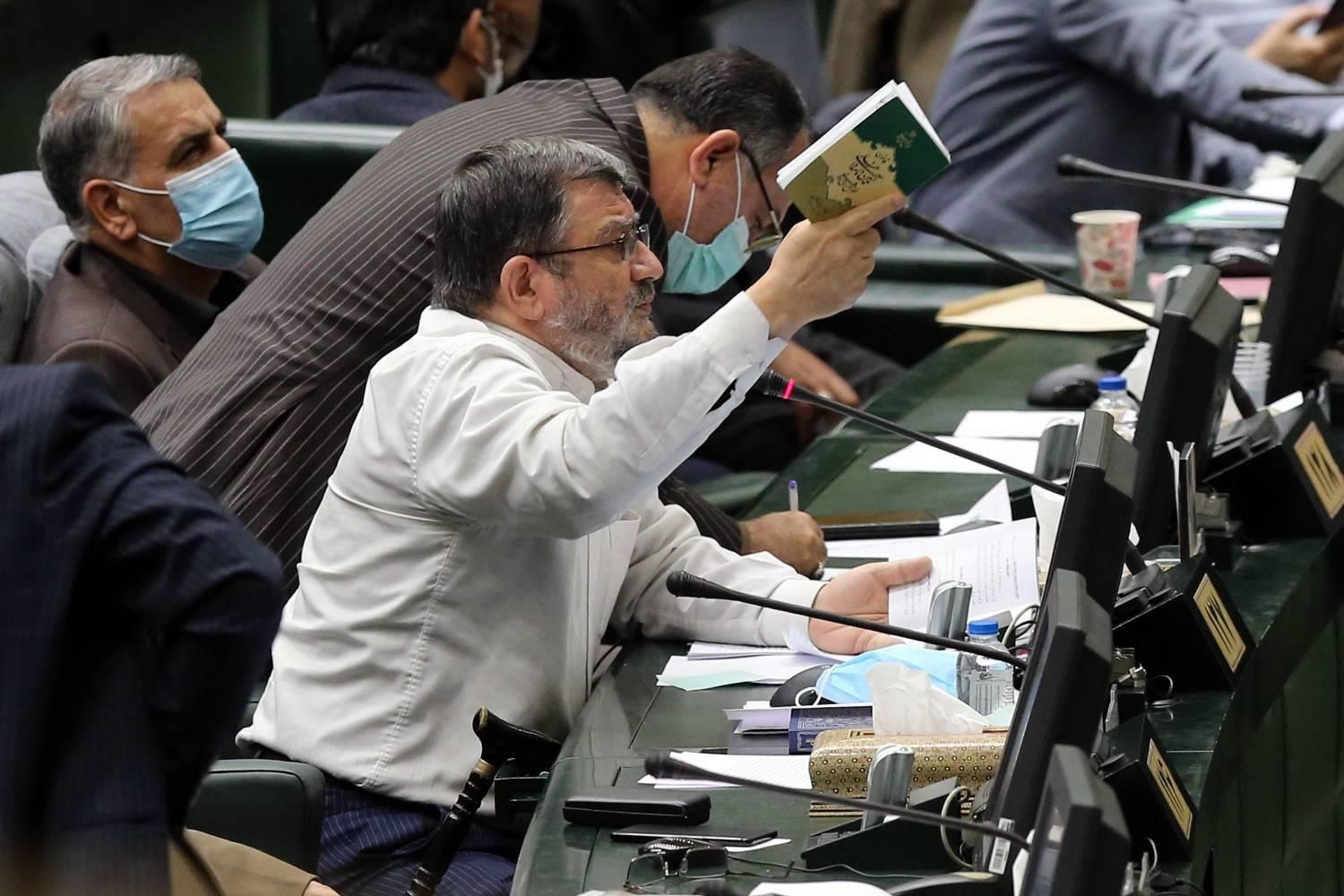 تصاویر: صحن علنی نوبت عصر یکشنبه ۸ اسفند مجلس 