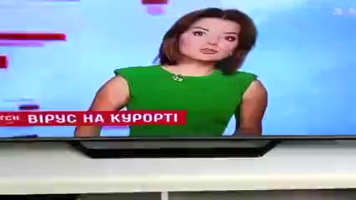 افتادن دندان مجری هنگام اجرا! +فیلم