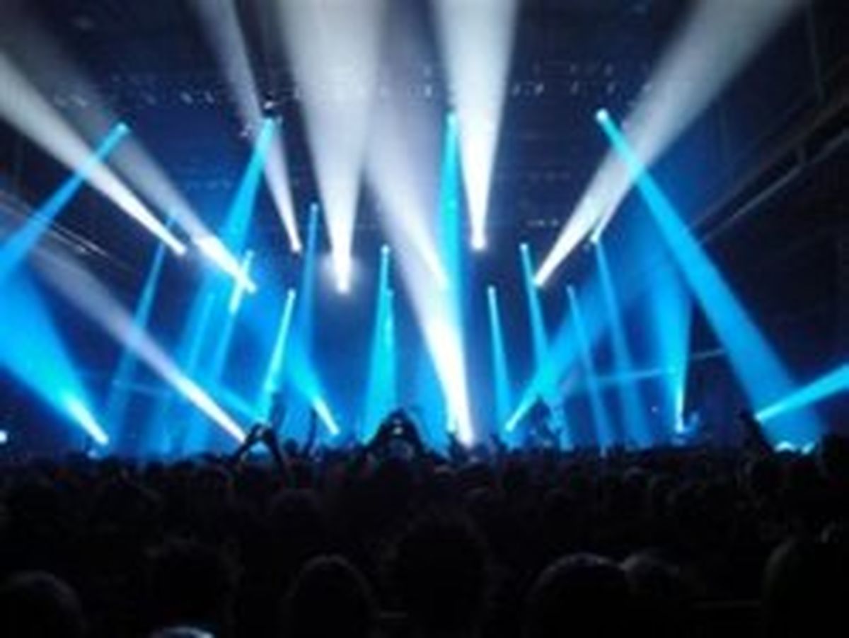 برگزاری کنسرت حامی در شیراز ممنوع شد!