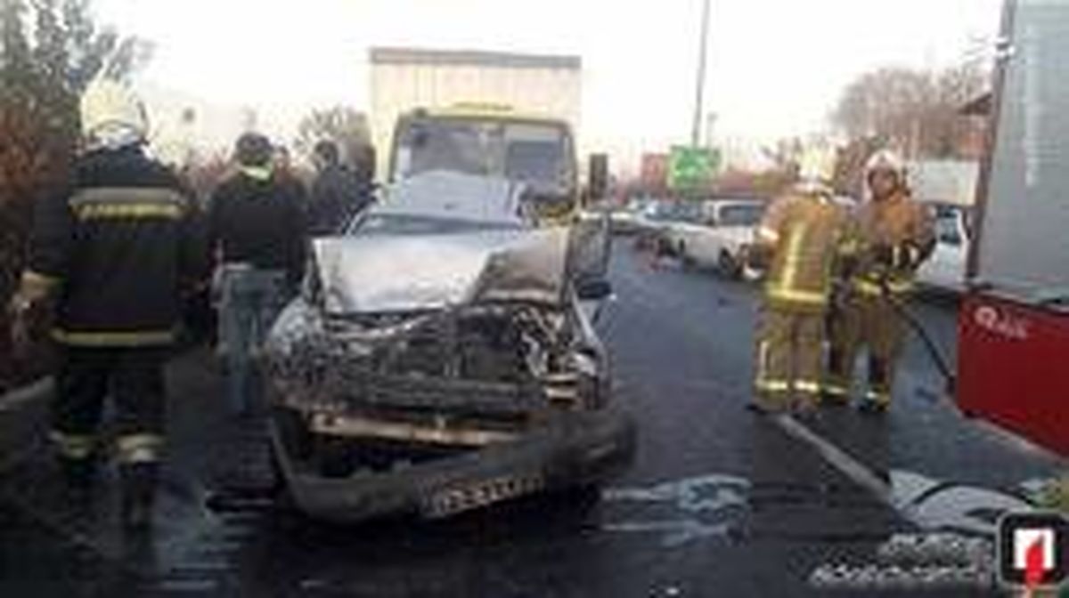 عکس: متلاشی شدن پراید بین وانت و کامیون
