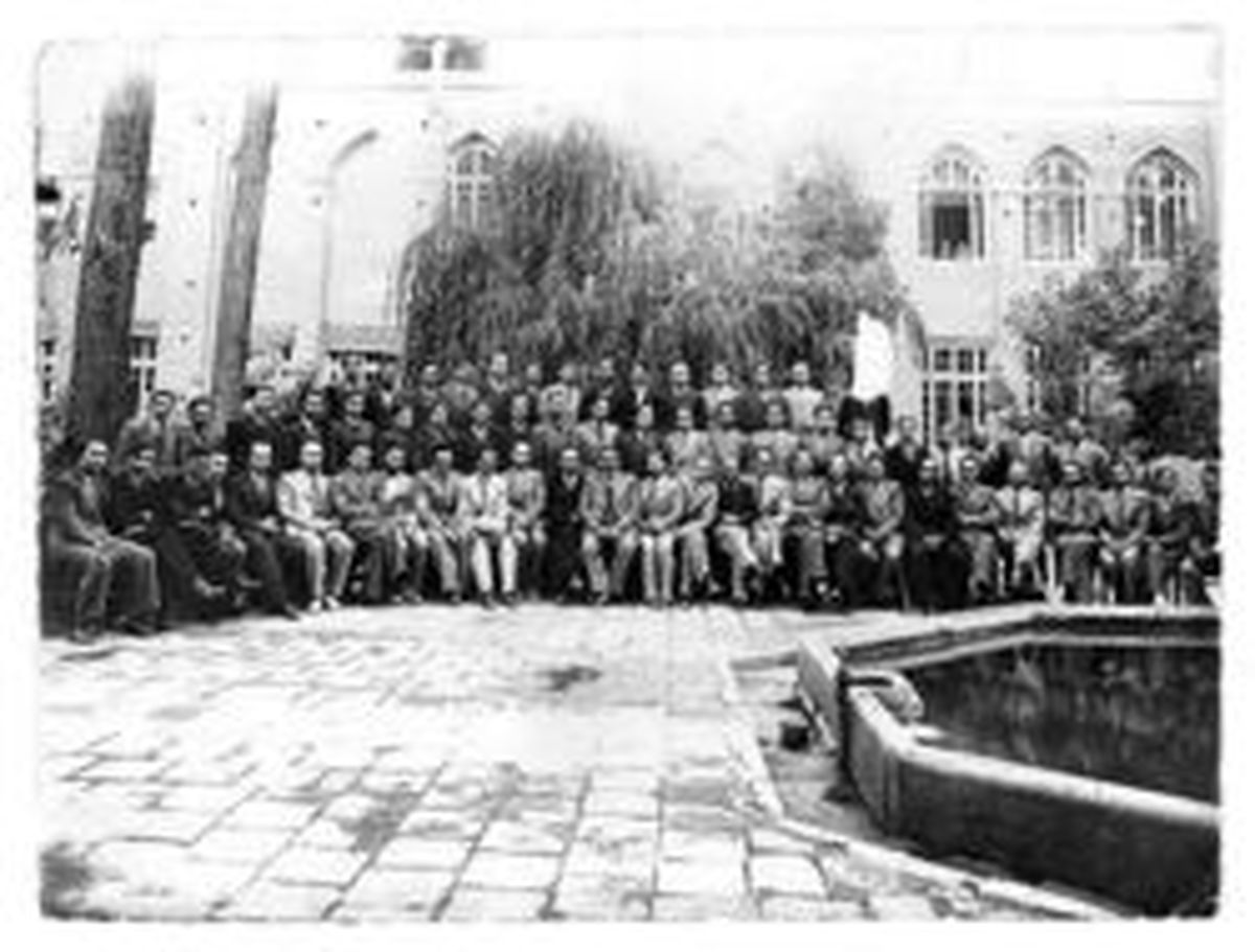 عکس: کشتی گرفتن آدم‌های کوتوله در دوره قاجاریه