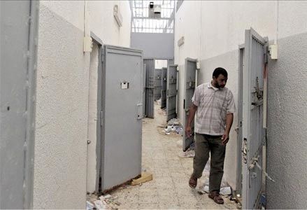 تصاویر: اینجا زندان قذافی است