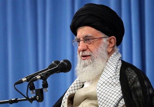 دو عکس متفاوت از رهبری