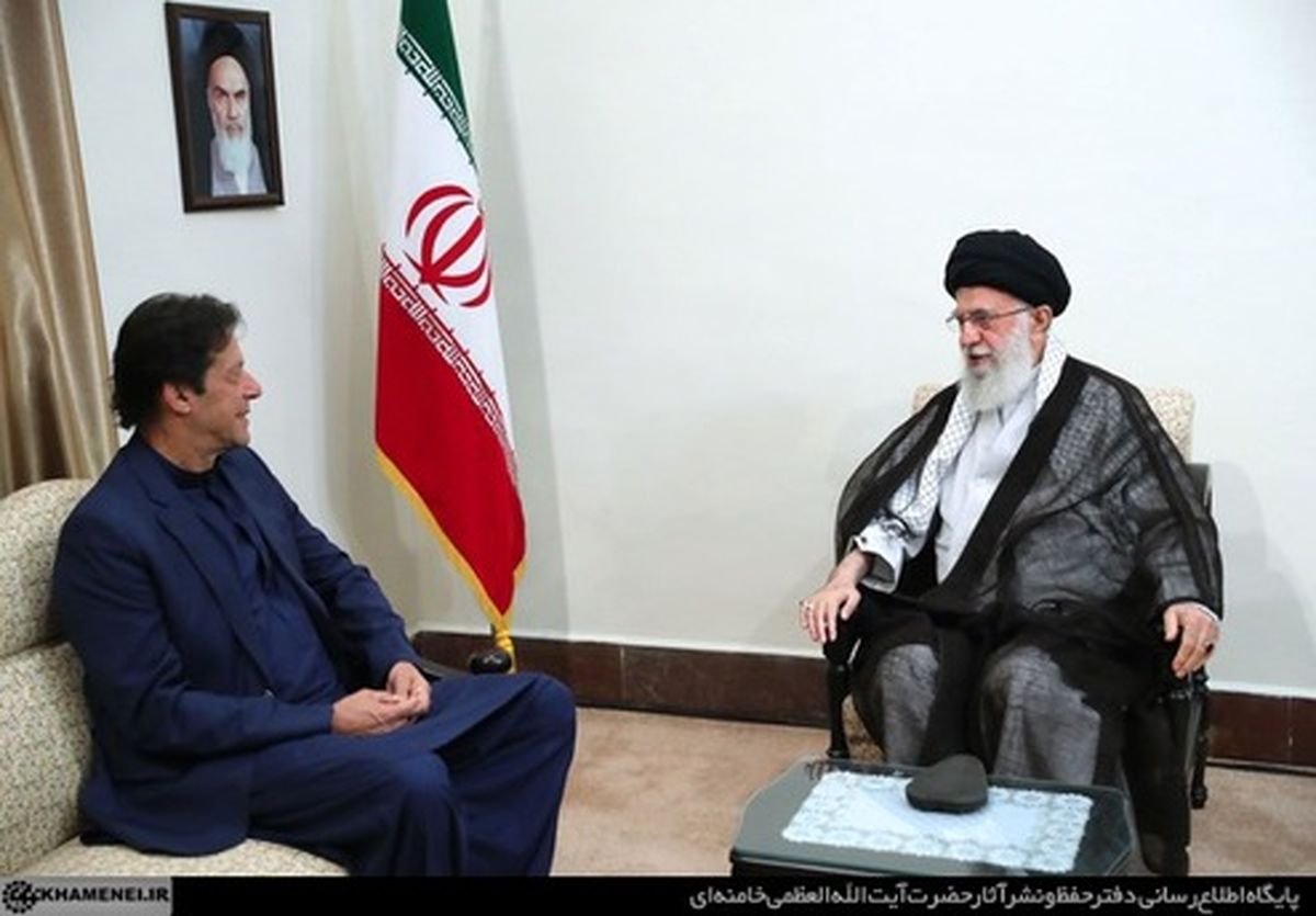 تصاویر: لباس متفاوت عمران خان در دیدار امروز رهبری