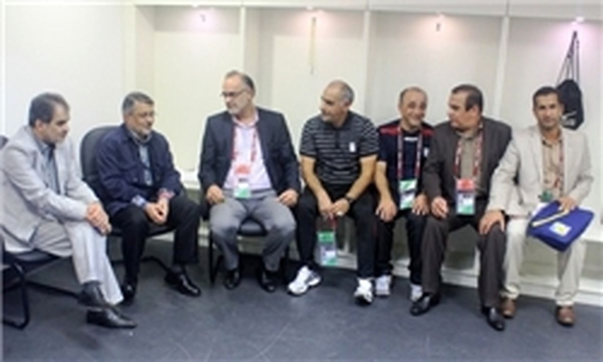 حضور سفیر ایران در رختکن تیم ملی/عکس