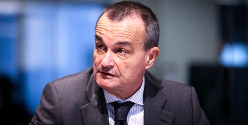 اذعان دیپلمات فرانسوی به جنگ اقتصادی آمریکا علیه ایران