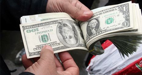 احتمال بالارفتن تورم به دلیل افزایش نقدینگی در سال ۹۵/ بازار ارز در سال ۹۴ با چه چالش‌هایی روبه رو بود؟