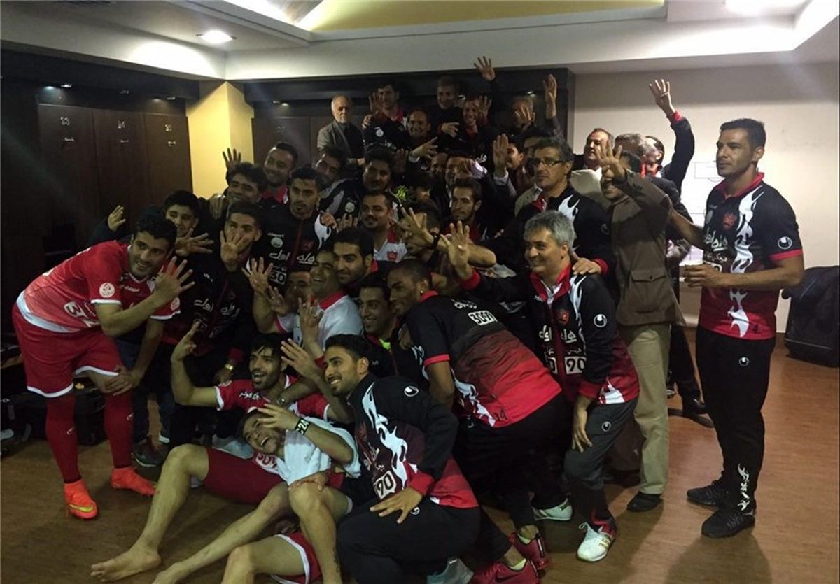 جشن پرسپولیسی‌ها در رختکن +عکس