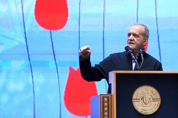 پزشکیان: باید به سرعت عقب ماندگیهای کشور را اصلاح کرد/ آماده تعامل هستیم